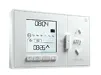 Wit Somfy Chronis IO scherm met digitale klok, wekprogramma en bedieningsknoppen