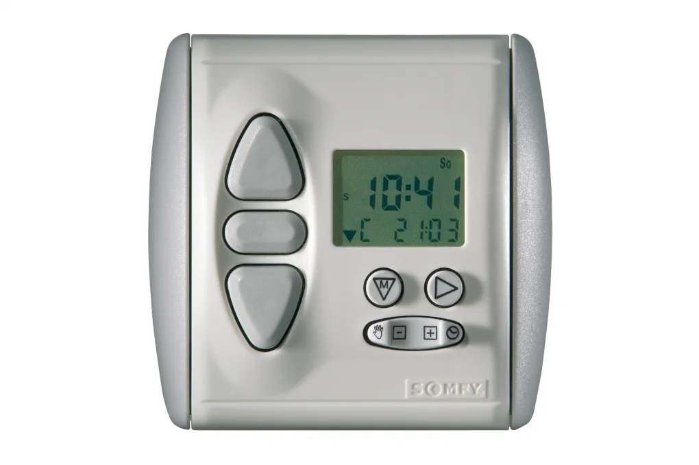 Witte Somfy Chronis Uno Smart afstandsbediening met display en bedieningsknoppen