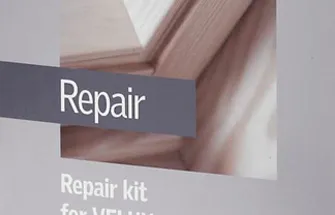 Reparatiekit voor Velux dakraam met reparatieband en instructieafbeelding