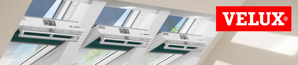 Drie witte Velux dakramen met lamellen in een dakconstructie, met logo rechtsboven