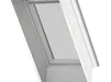 Zilverkleurige insectenhor met zwart frame, geschikt voor Velux-raam