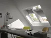 Kinderkamer met VELUX dakraam, werkblad en tekeningen